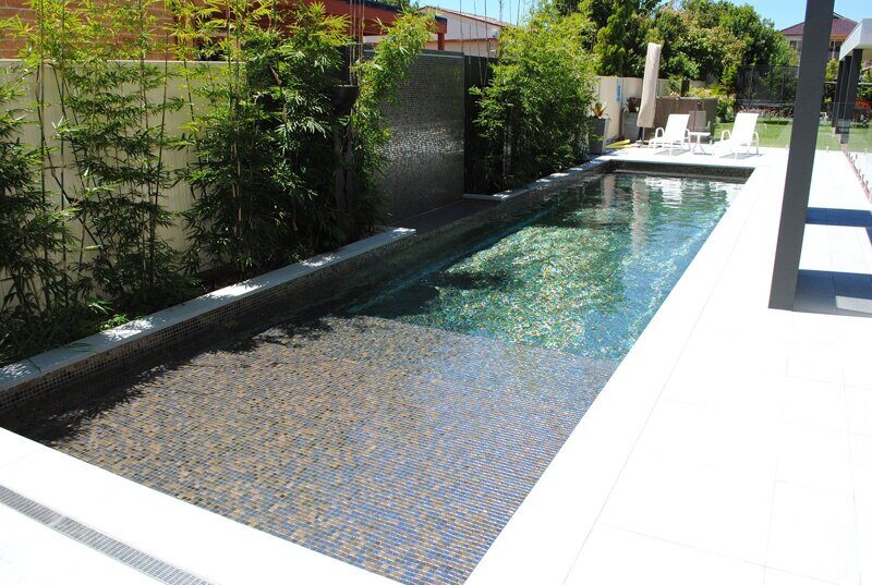 kir-royal-cocktail_mosaic_pool-ezarri.jpg